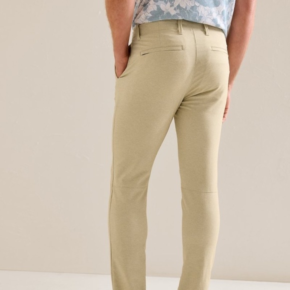 Tommy Bahama Men's On Par IslandZone® Flat-Front Pants - Chino EUC - Picture 2 of 8